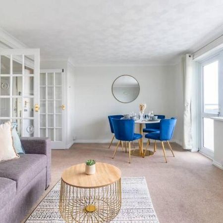 Trendy Sea View 2 Bedroom Sleeps 6 - Free Parking Μπόρνμουθ Εξωτερικό φωτογραφία