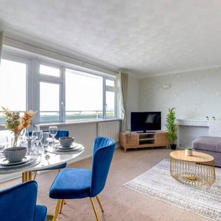 Trendy Sea View 2 Bedroom Sleeps 6 - Free Parking Μπόρνμουθ Εξωτερικό φωτογραφία