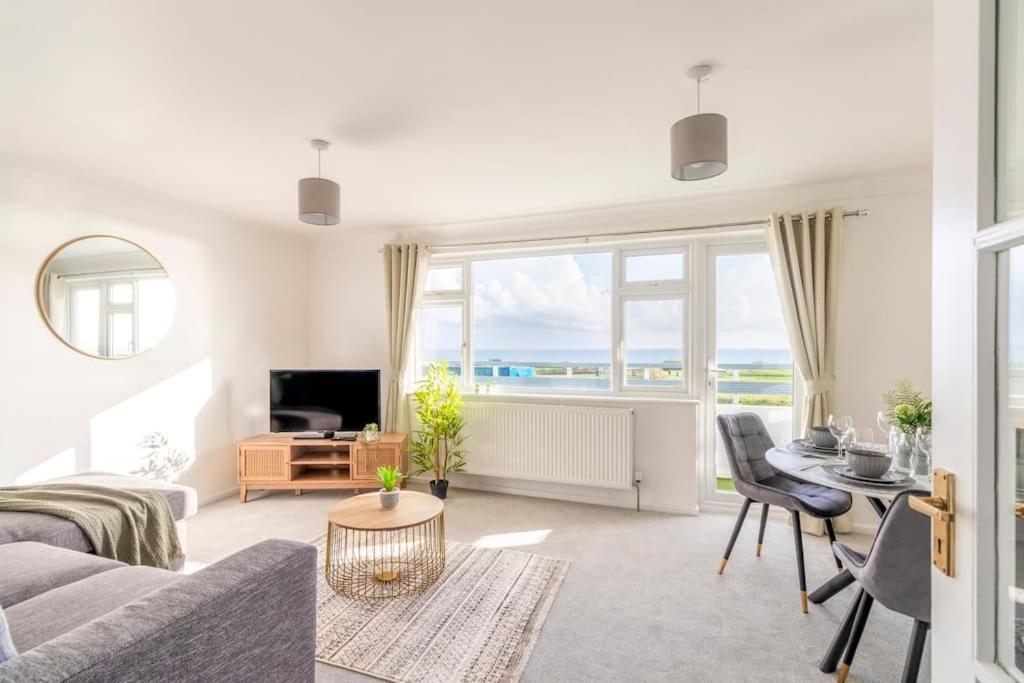 Trendy Sea View 2 Bedroom Sleeps 6 - Free Parking Μπόρνμουθ Εξωτερικό φωτογραφία