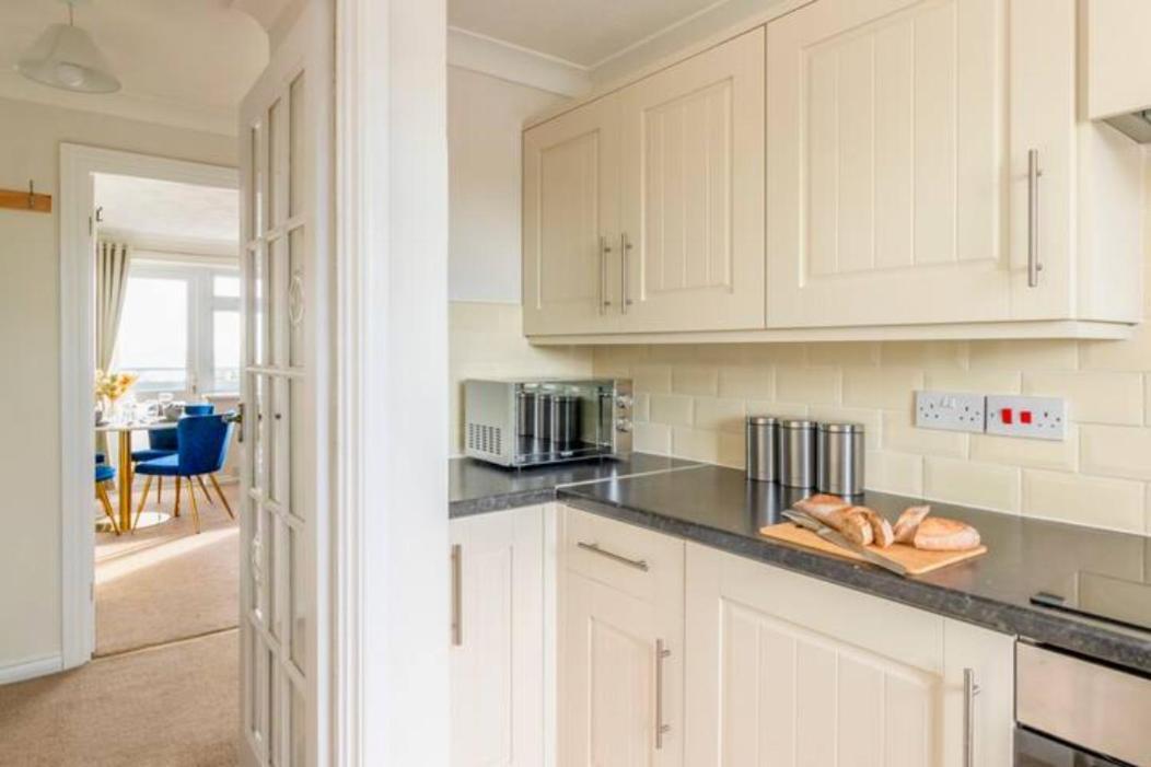 Trendy Sea View 2 Bedroom Sleeps 6 - Free Parking Μπόρνμουθ Εξωτερικό φωτογραφία